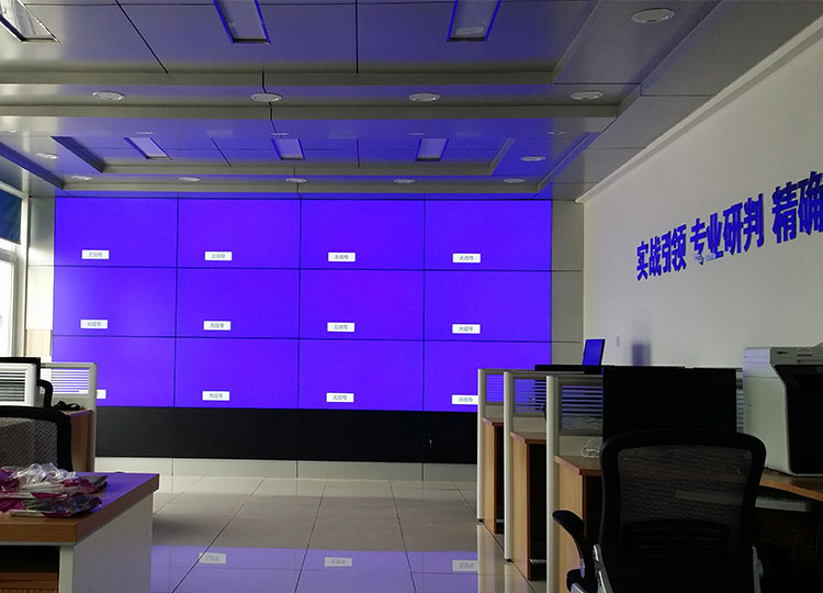 1529392305451644.jpg 獻(xiàn)縣公安局刑警合成作戰(zhàn)實(shí)驗(yàn)室.jpg